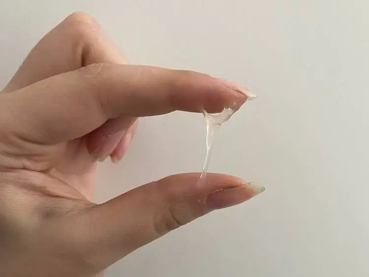 Clear, stretchy cervical mucus during fertile days